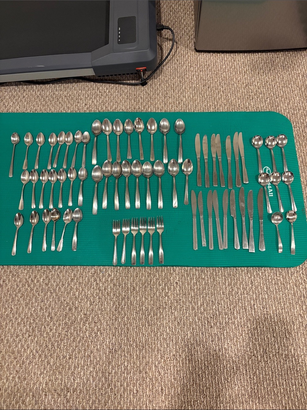 Stainless Silver Flatware Set - Assorted Spoons, Forks & Knives